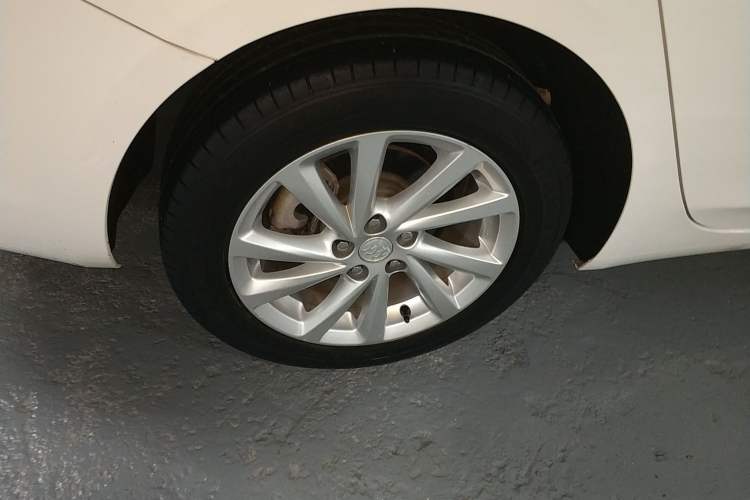 Used Buick Verano 2017 Sedan 15S Automatic Entry Model Right Rear Wheel Hub