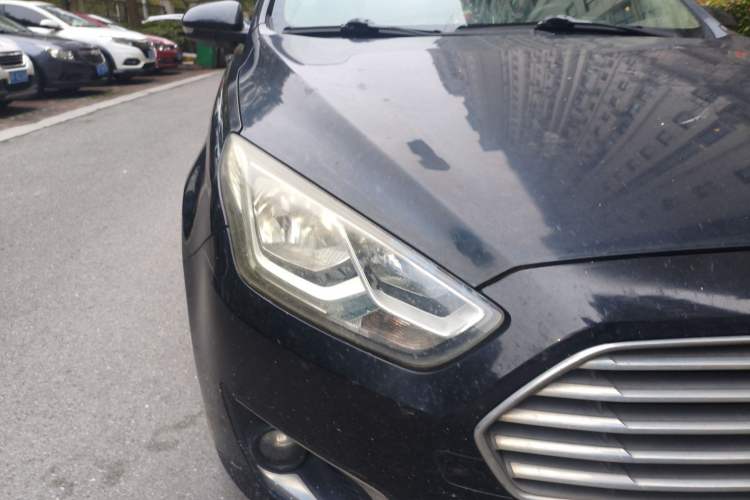 Used Ford Escort 2015 1.5L Automatic Fashion Model Right Front Headlight