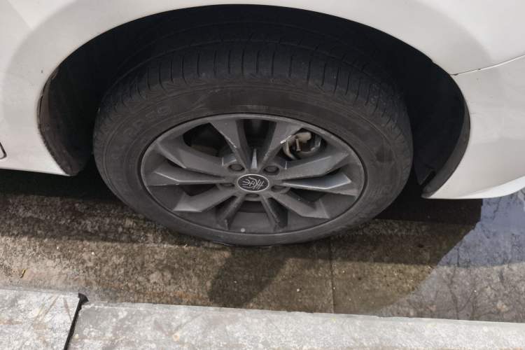 Used BYD Qin New Energy 2021 Travel Edition Right Front Wheel Hub