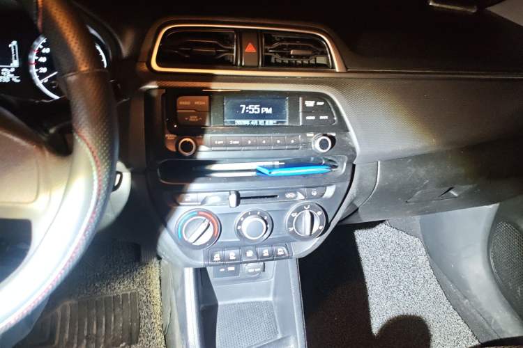 Used Hyundai Verna (older generation) 2017 1.4L Manual Huancai Edition China V Standard Audio And AC Panel