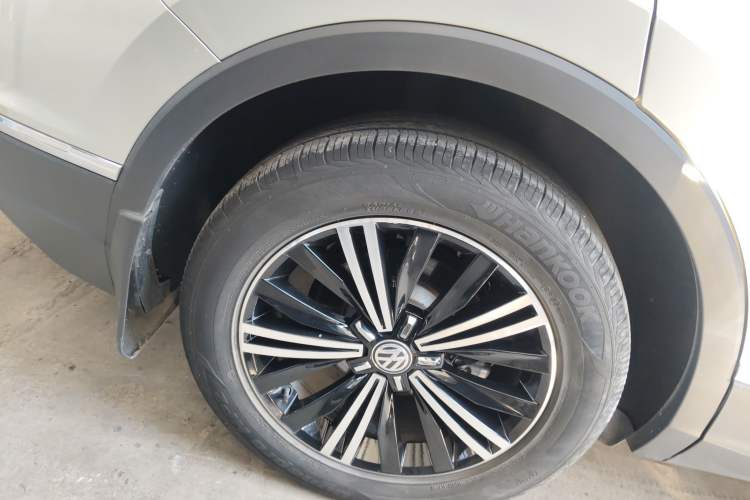 Used Volkswagen Tiguan L 2019 330TSI Automatic Two-Wheel Drive Panoramic Comfort Edition China V Standard
