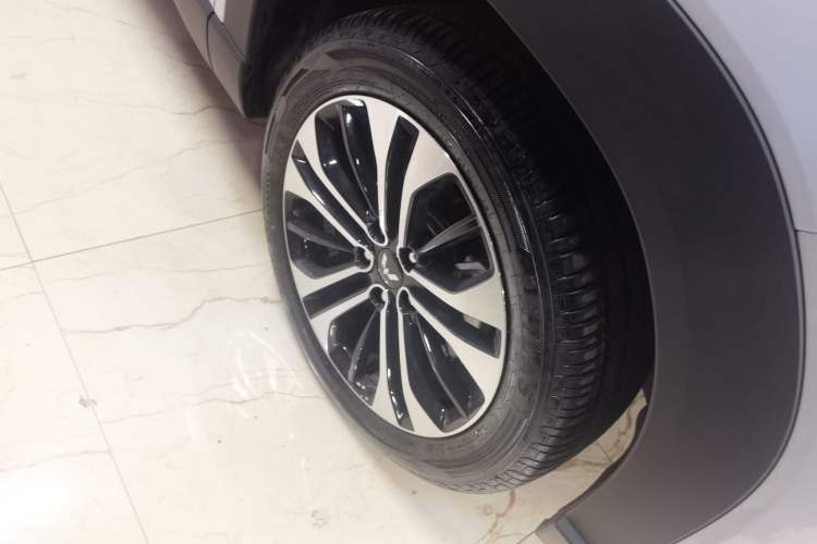 Used Wuling Starlight 560 2026 1.5T CVT Elite Edition Right Front Wheel Hub