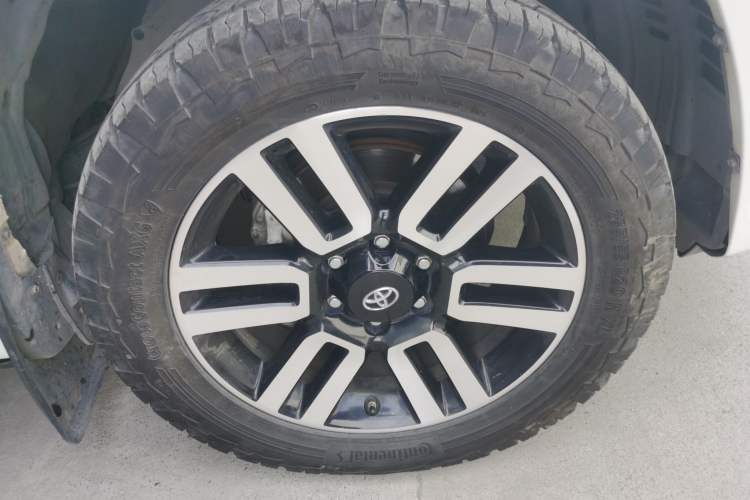 Used Toyota 4Runner  Right Front Wheel Hub