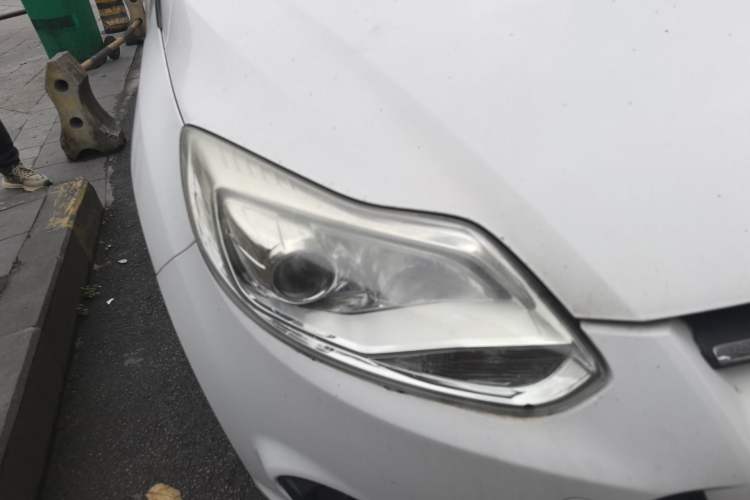 Used Ford Focus 2012 Sedan 1.6L Manual Comfort Model Right Front Headlight