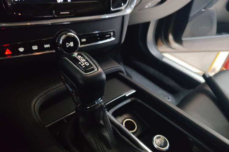 Used Volvo V90 2017 Cross Country T5 AWD Smart Range Edition Gear Lever