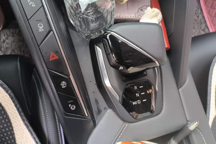 Used Lynk & Co 06 2021 1.5T Shero Pink Special Edition Gear Lever