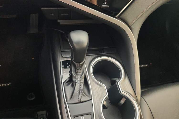 Used Toyota Camry 2021 2.0G Luxury Edition Gear Lever