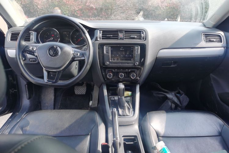 Used Volkswagen Sagitar 2017 1.6L Automatic Comfort Model Center Console