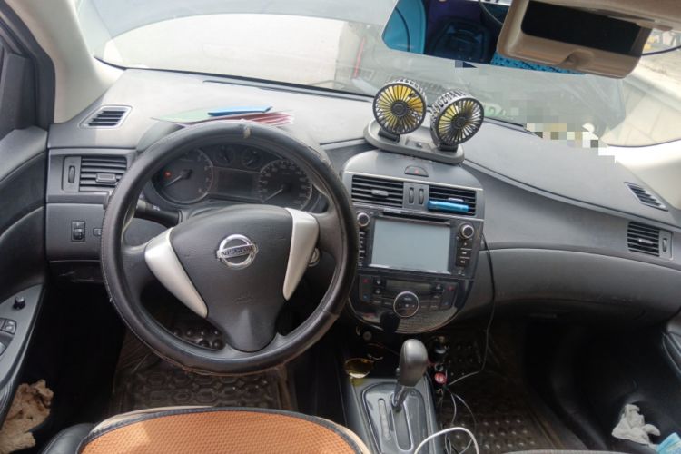 Used Nissan Tiida 2011 1.6L CVT Smart Version Center Console