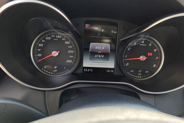 Used Mercedes-Benz C-Class 2018 C 200 L Sport Edition Odometer Close Up