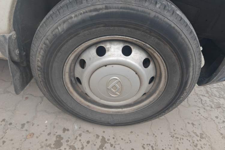 Used SAIC MAXUS Xintu V80 2018 2.5T 6-Speed Manual Commercial Long Wheelbase Mid-Height 9-Seater Right Front Wheel Hub