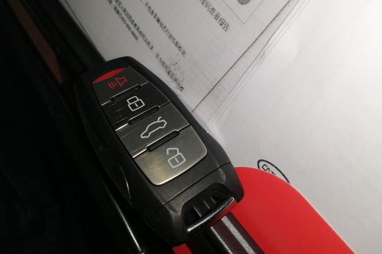 Used Haval H6 2017 Red Label 2.0T Automatic Two-Wheel Drive ZhiShang Model
