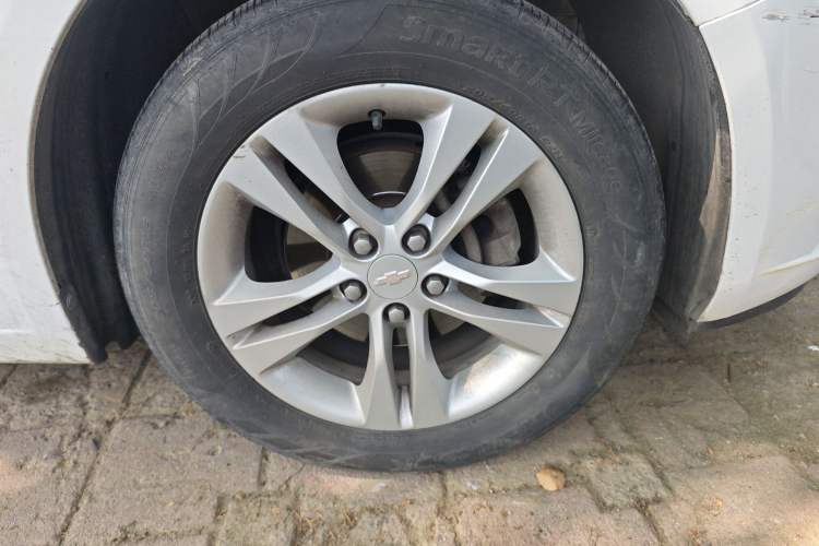 Used Chevrolet Cruze 2015 Hatchback 1.6L Automatic Comfort Edition