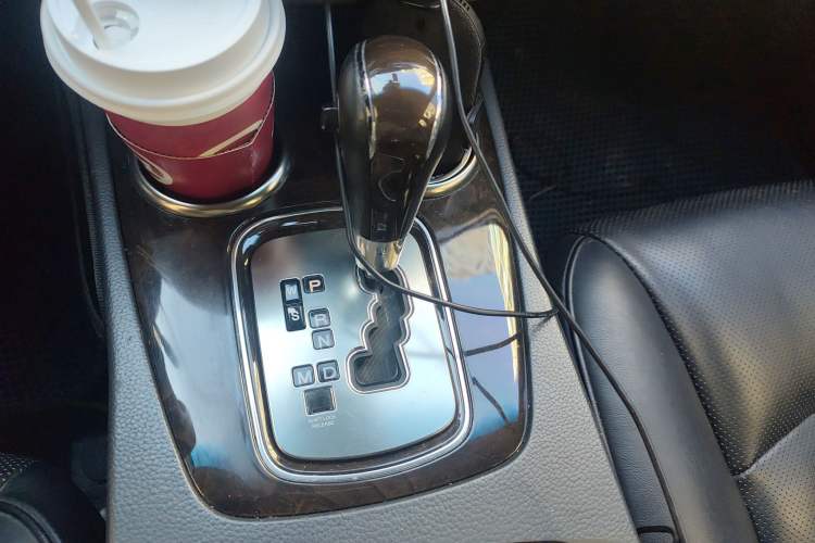 Used SsangYong Chairman 2012 2.8 CW600 Standard Edition Gear Lever