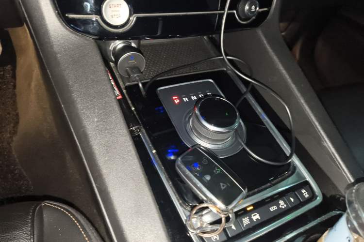 Used Jaguar F-PACE 2016 2.0T Two-Wheel Drive Urban Luxury Edition
