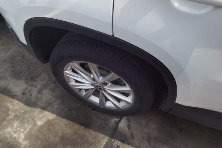 Used Volkswagen Tiguan L 2017 300TSI Automatic Two-Wheel Drive Silk Road Luxury Edition
