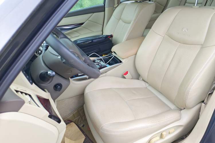 Used Infiniti M Series 2011 M25 Comfort Model Left Front Seat