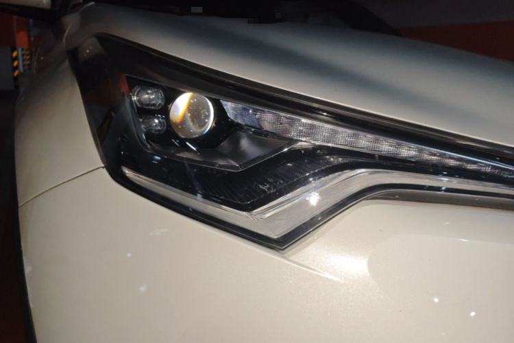 Used Toyota IZOA 2018 2.0L Yichi Version China VI Standard Right Front Headlight