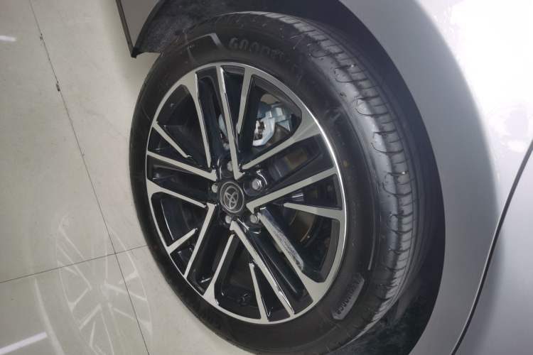 Used Toyota Camry 2026 Model Dual-Engine 2.0HSE Sport Lite Edition Right Rear Wheel Hub