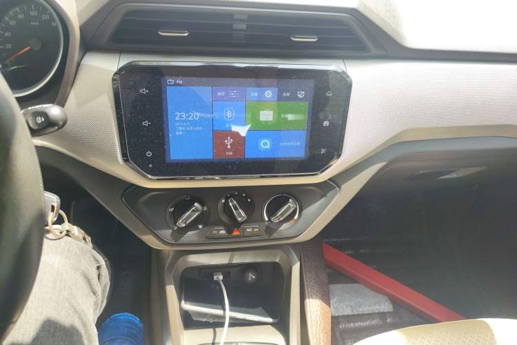 Used Wuling Hongguang 2019 1.5L S Comfort Edition China VI LAR Audio And AC Panel