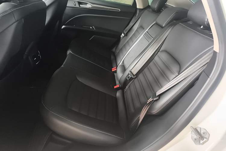 Used Ford Mondeo 2018 EcoBoost 180 Smart Control Fashion Model China VI Standard Left Rear Seat