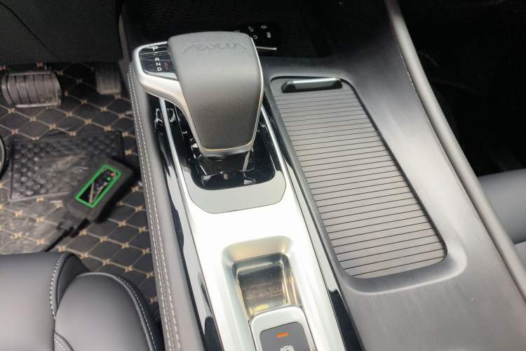 Used Dongfeng Aeolus Huge 2025 Mach Power 1.5T Luxury Version Gear Lever