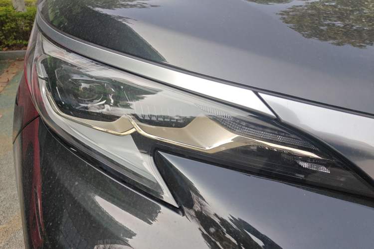 Used Toyota Granvia 2022 2.5L Hybrid Prestige Edition
