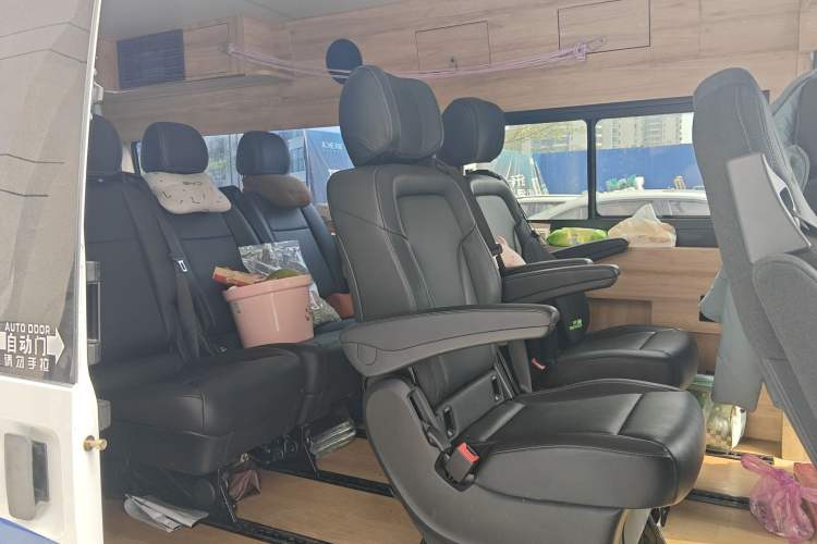 Used Ford Transit Custom 2021 2.2T Automatic Logistics Vehicle Pro Long Wheelbase 7 Seats Mid-Roof China VI Standard
