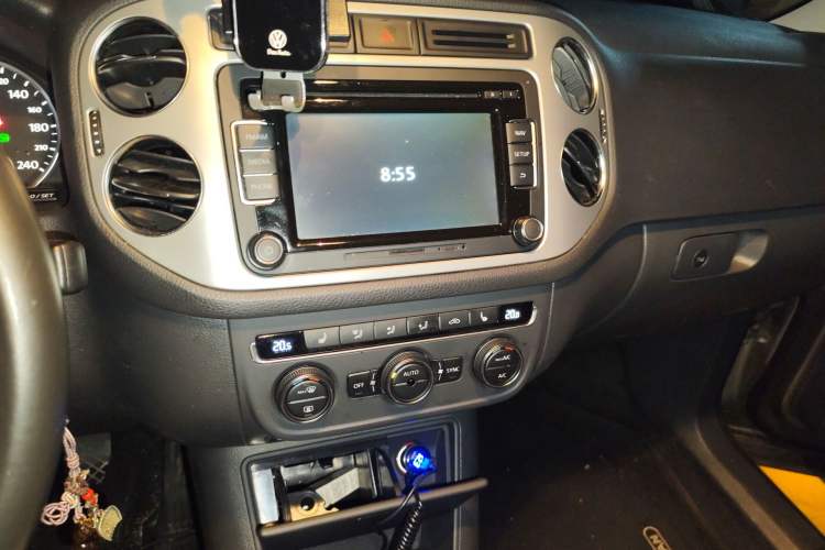 Used Volkswagen Tiguan 2013 1.8TSI Automatic Two-Wheel Drive Luxury Model Audio And AC Panel