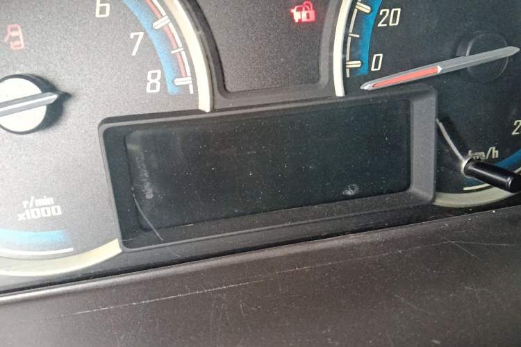 Used Baojun 730 2014 1.5L manual Comfort version 7 seats Odometer Close Up