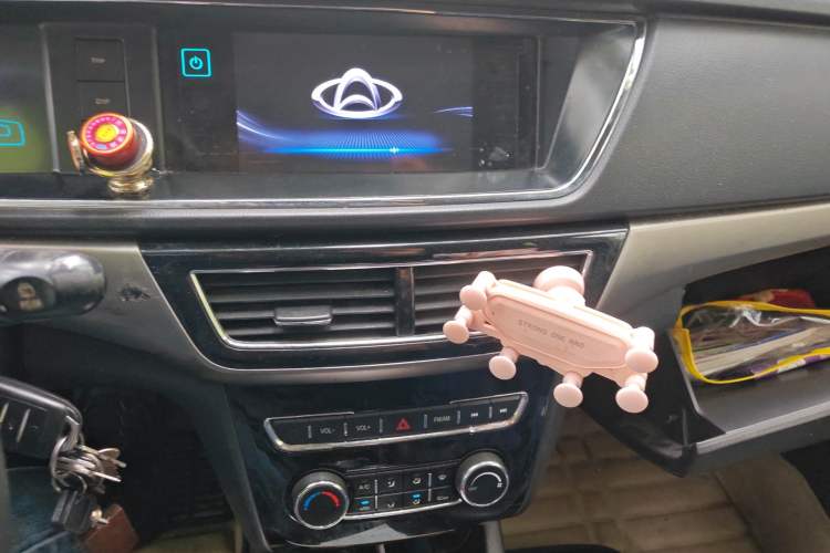 Used CHANGAN KAICHENG Oushang A600 2016 1.5L Manual Luxury 7-Seater Audio And AC Panel