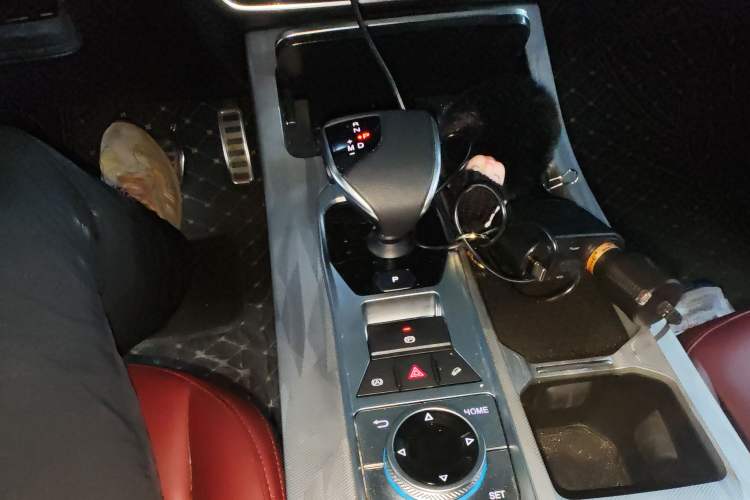 Used JETOUR X70 PRO 2023 1.5T DCT Comfort Edition 5 Seats Gear Lever