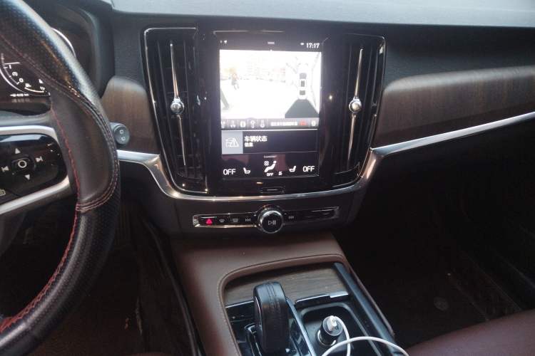 Used Volvo V90 2021 Cross Country B5 AWD Smart Range Edition Audio And AC Panel