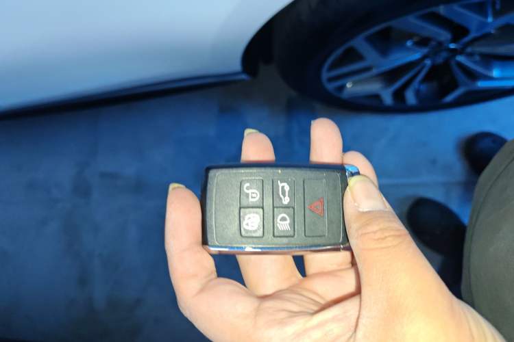 Used Land Rover Range Evoque 2023 Aurora L 249 PS Luxury Edition Vehicle Key