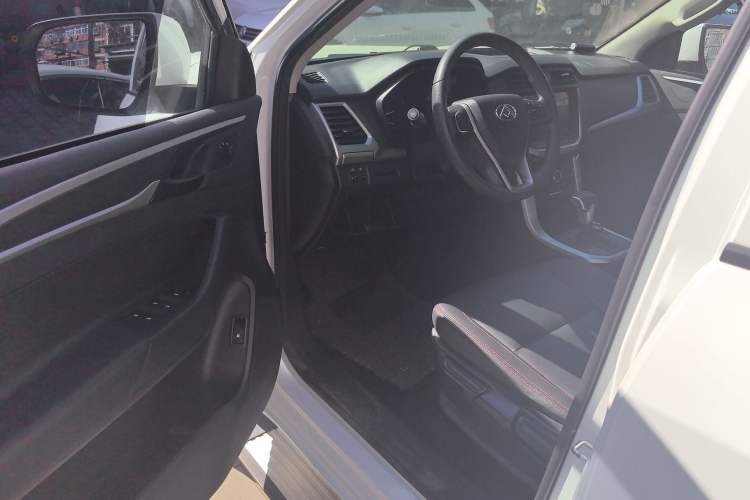 Used SAIC MAXUS T60 2017 2.0T Gasoline Automatic 4x4 High-Ride Elite Standard Cabin Driver Seat