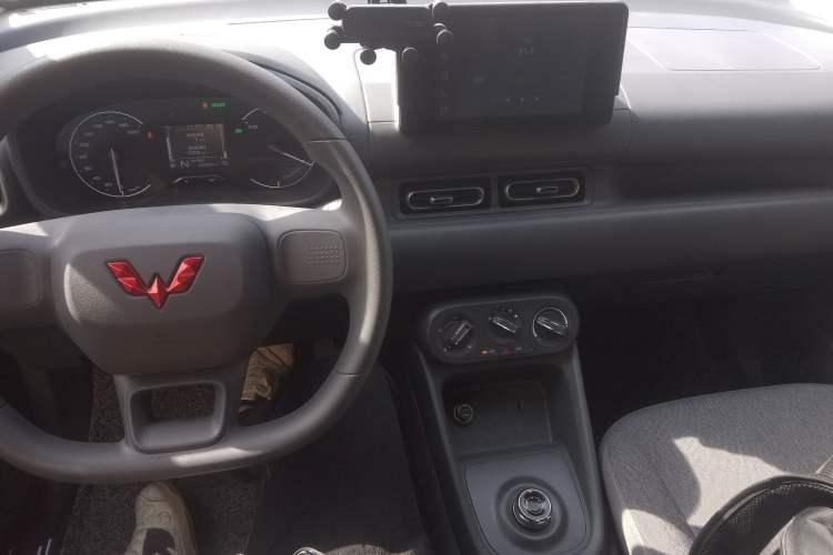 Used Wuling Hongguang New Energy 2025 Extended-Range Hybrid 50 km Standard Version