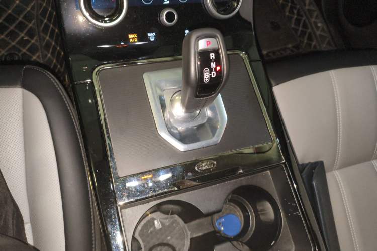 Used Land Rover Range Evoque 2020 249 PS R-DYNAMIC SE Sport Technology Edition Gear Lever