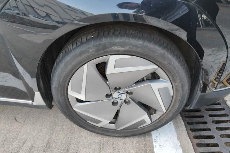 Used Hycan Z03 2022 510 km Range Trendy Cool Version 160 kW 61.13 kWh