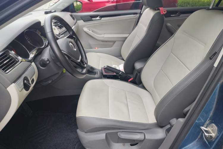 Used Volkswagen Sagitar 2015 230TSI Automatic Comfort Version
