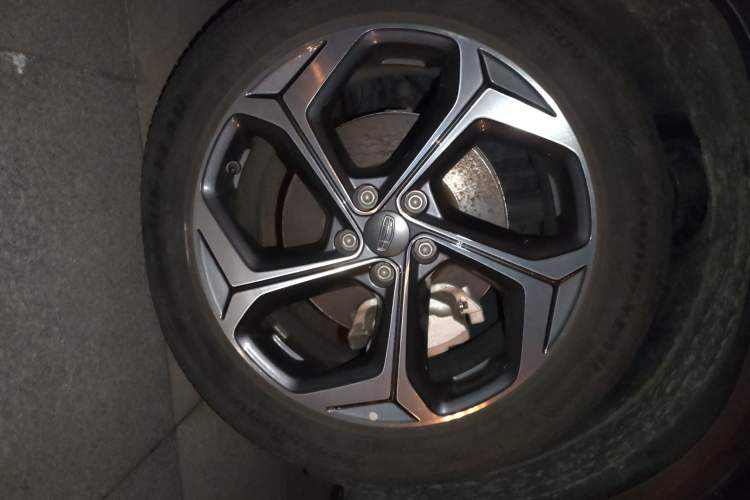 Used Geely Auto Monjaro L 2021 2.0TD DCT EVO Two-Wheel Drive Prestige Version Right Front Wheel Hub