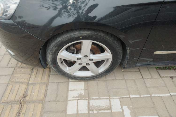 Used Bestune B70 2014 2.0L automatic luxury version Left Front Wheel Hub