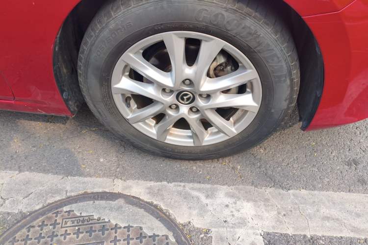 Used Mazda 3 Axela 2014 Sedan 1.5L Automatic Luxury Model