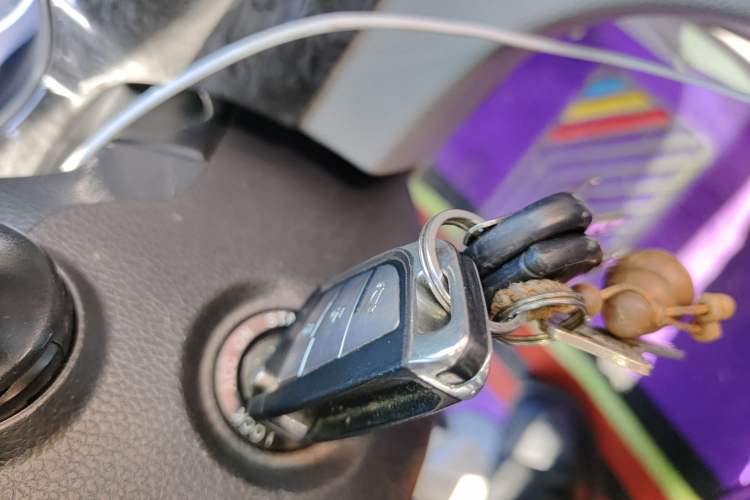 Used JAC Refine M4 2016 2.0L Manual Luxury Version