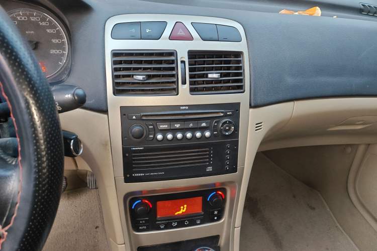 Used Peugeot 307 2008 Hatchback 1.6L Automatic Deluxe Edition
