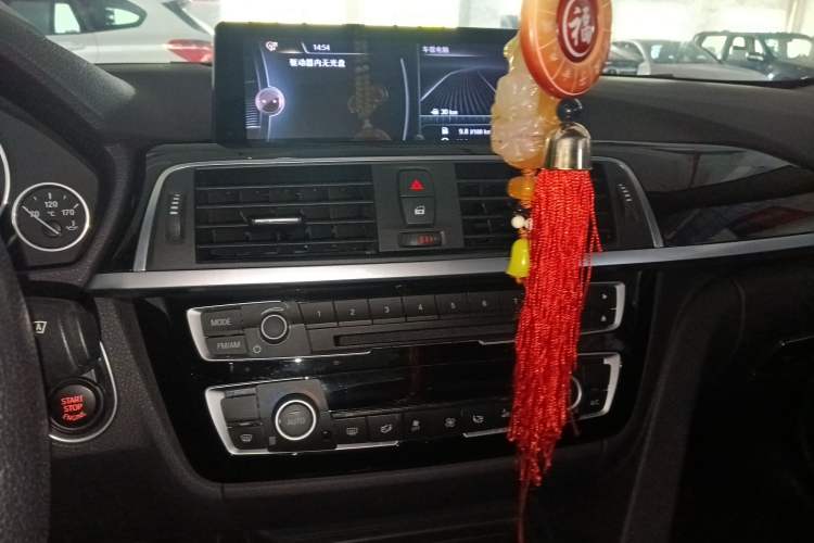 Used BMW 3 Series 2016 320Li Ambition Model Audio And AC Panel