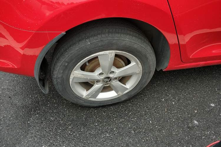 Used Skoda Rapid Spaceback 2018 1.6L Automatic Comfort Edition Right Rear Wheel Hub