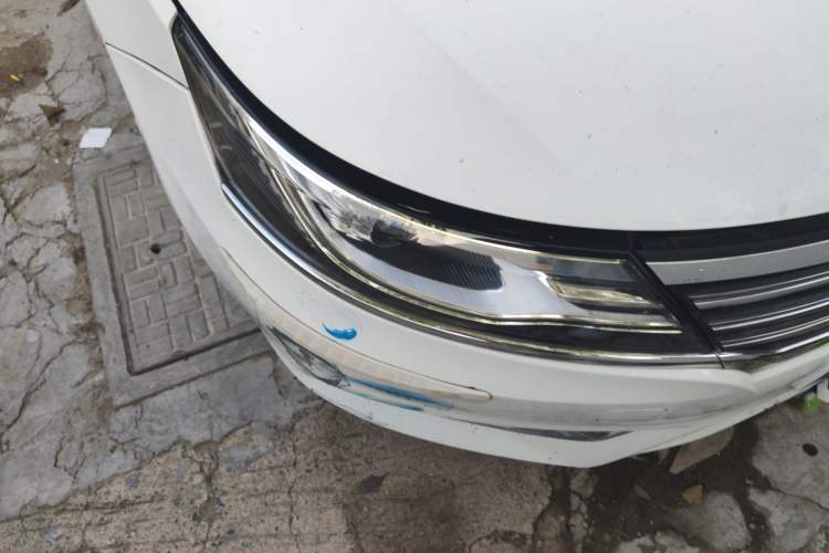 Used Roewe i6 2018 16T Automatic Flagship Edition Right Front Headlight