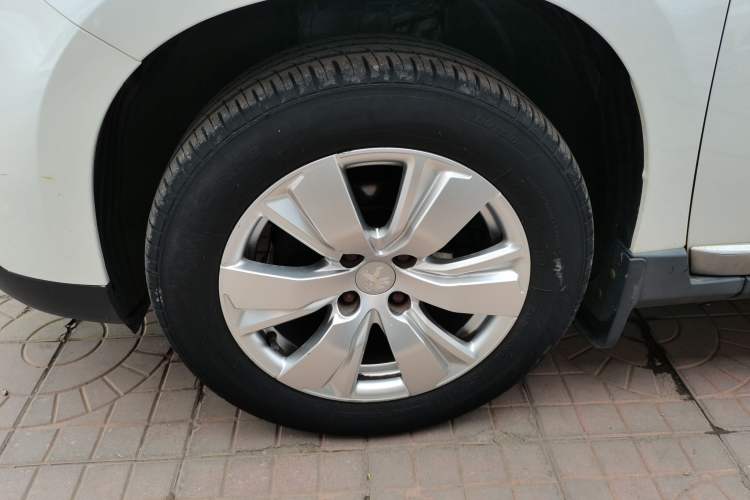 Used Peugeot 2008 2014 1.6L Manual Fashion Edition