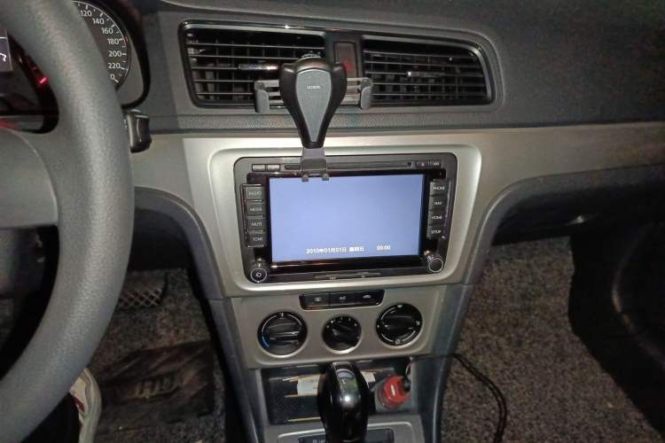 Used Volkswagen Gran Lavida 2013 1.6L Automatic Fashion Model Audio And AC Panel