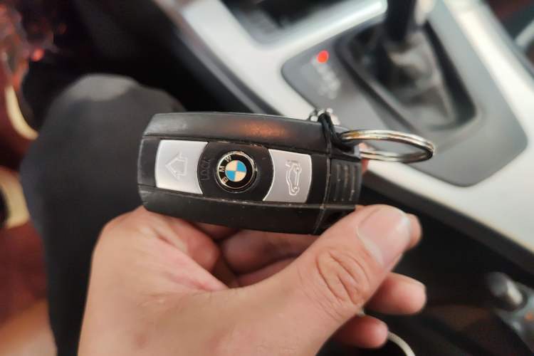 Used BMW 3 Series 2011 325i Convertible Coupe Vehicle Key